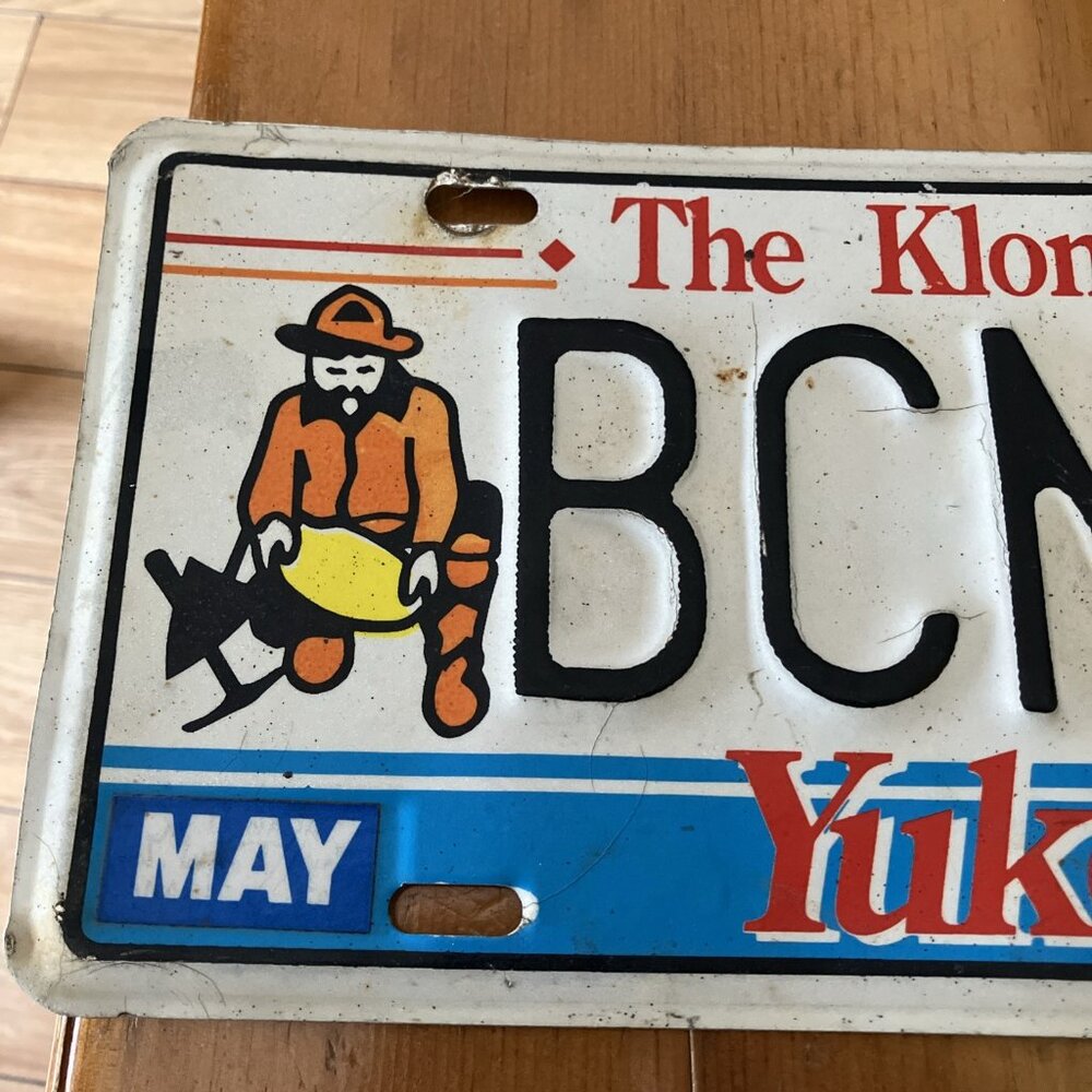 Yukon 1994 THE KLONDIKE MINER GRAPHIC License Plate # CCN 07 - Picture 3 of 8